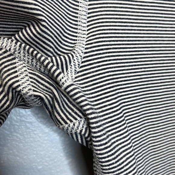 Lululemon Wunder Under Crop 21” - Size 4 - Picture 10 of 13